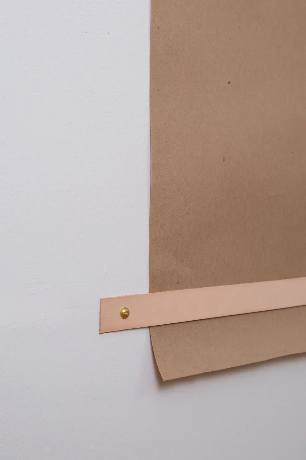 حامل ورق حائط  - ديكور عملي وأنيق في نفس الوقت